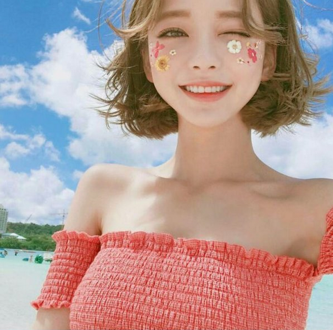 最新夏日海邊女生圖片甜美可愛 去同一片海灘