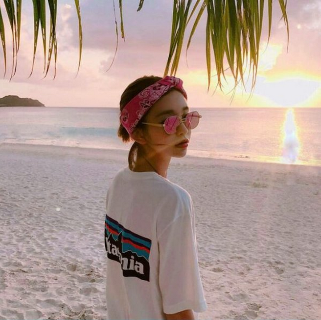 最新夏日海邊女生圖片甜美可愛 去同一片海灘