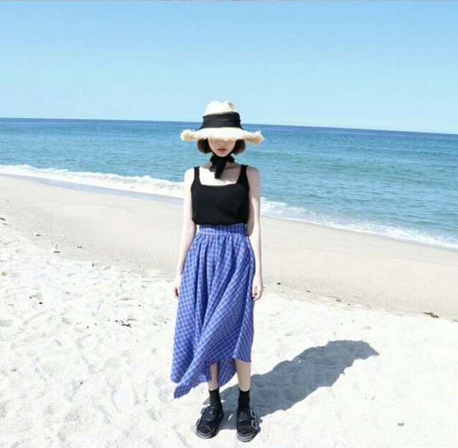 最新夏日海邊女生圖片甜美可愛 去同一片海灘