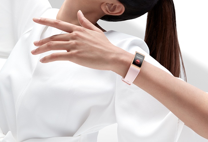 399元，華為手環4 Pro正式發布：AMOLED彩屏，NFC與獨立GPS