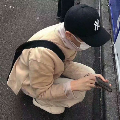 男生傷感微信頭像2020精選 我還是一個人從午夜到清晨