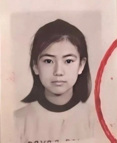 高圓圓小學(xué)時(shí)的證件照曝光 網(wǎng)友大贊果然從小美到大