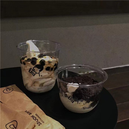 傷感微信狀態(tài)背景圖高清 季節(jié)交換好多人忘記好多人