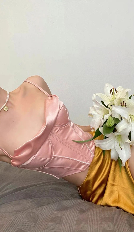 2022氣質好看的春天女生手機壁紙 全面屏很高級的又很干凈的女生壁紙