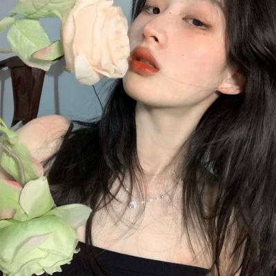很高級(jí)的女生微信頭像2022最新 或許年輕和遺憾總綁在一起
